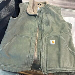 Women’s Sherpa lined carhartt vest